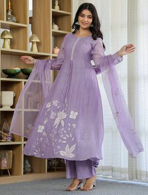 Women's chanderi silk sequin embroidered purple kurta pant set with chanderi dupatta 4