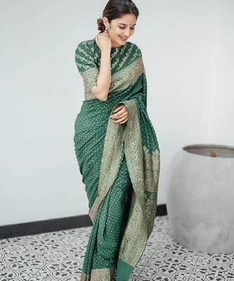 Green silk blend banarasi saree with unstitched blouse piece 3