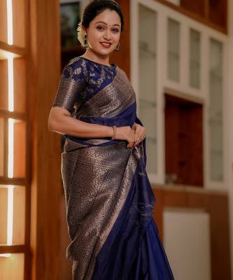 Blue silk blend banarasi saree with unstitched blouse piece 5