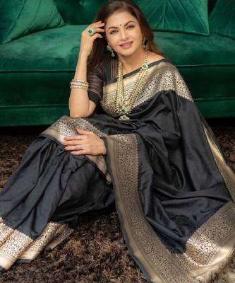 Black silk blend banarasi saree with unstitched blouse piece 1