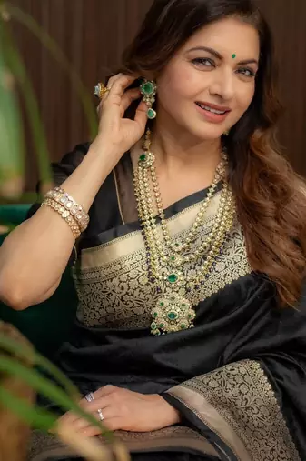 Black silk blend banarasi saree with unstitched blouse piece