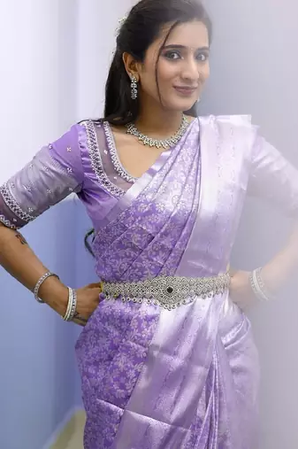Lavender silk blend banarasi saree with unstitched blouse piece