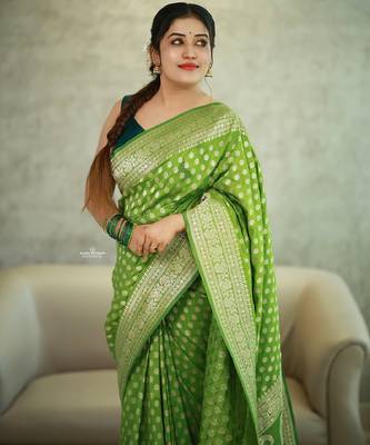 Parrot green silk blend banarasi saree with unstitched blouse piece 4