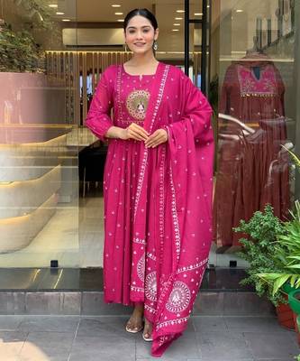 Women's cotton khadi sequin embroidered pink kurta pant set with cotton dupatta 1