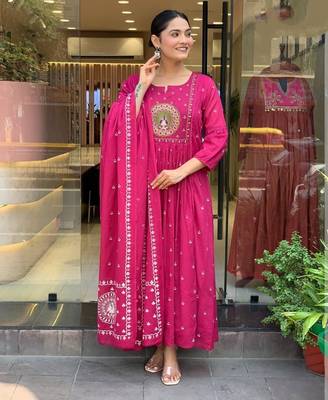 Women's cotton khadi sequin embroidered pink kurta pant set with cotton dupatta 4