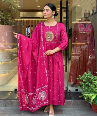 Women's cotton khadi sequin embroidered pink kurta pant set with cotton dupatta 5