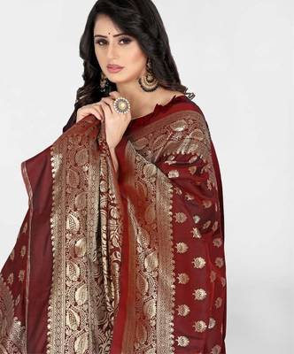 Maroon silk blend banarasi saree with unstitched blouse piece 2