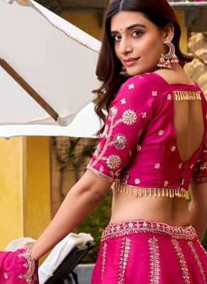 pink heavy embroidered bridal lehenga choli set 4