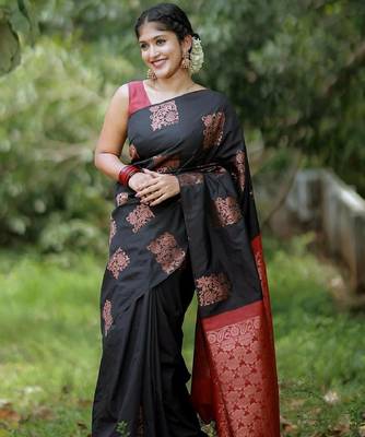 Black red silk blend banarasi saree with unstitched blouse piece 4