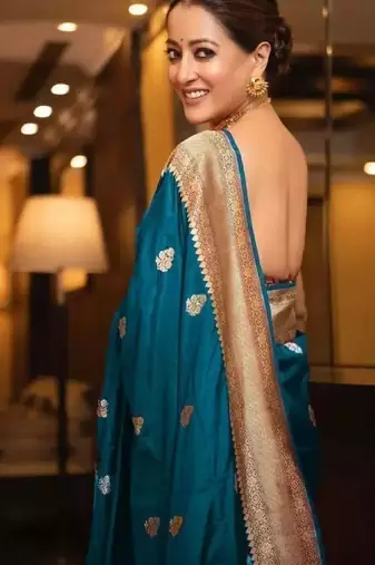 Morpich silk blend banarasi saree with unstitched blouse piece