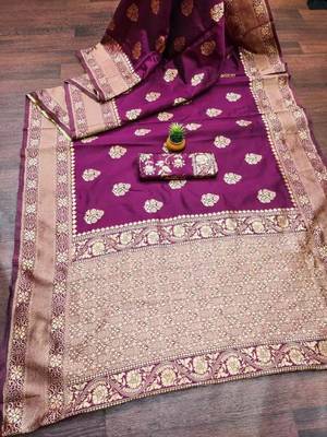 Purple silk blend banarasi saree with unstitched blouse piece 4
