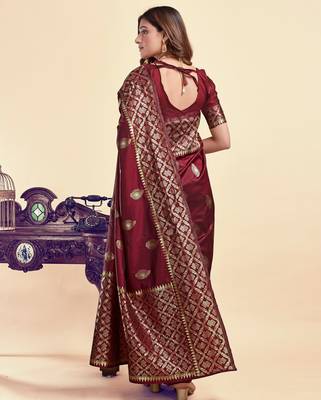 Maroon silk blend banarasi saree with unstitched blouse piece 3