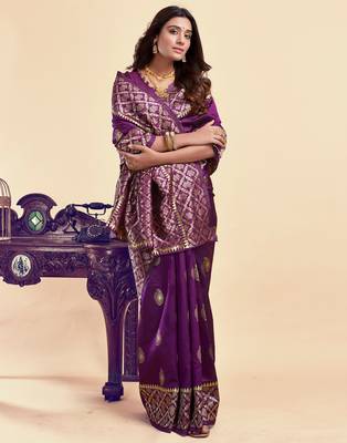 Purple silk blend banarasi saree with unstitched blouse piece 4