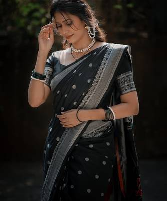 Black silk blend banarasi saree with unstitched blouse piece 2