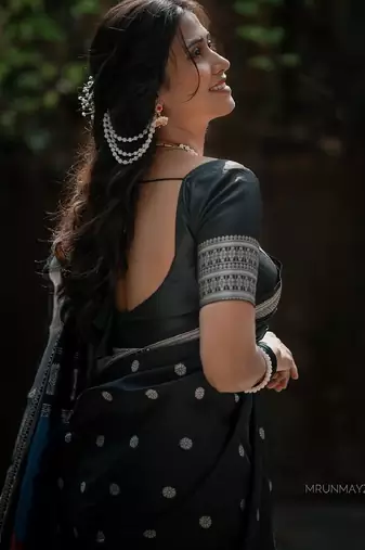 Black silk blend banarasi saree with unstitched blouse piece