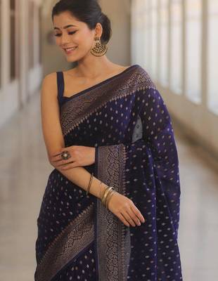 Blue silk blend banarasi saree with unstitched blouse piece 5