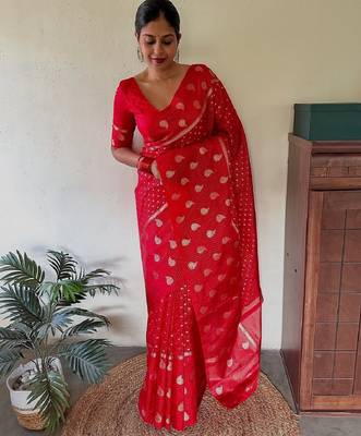 Red silk blend banarasi saree with unstitched blouse piece 2