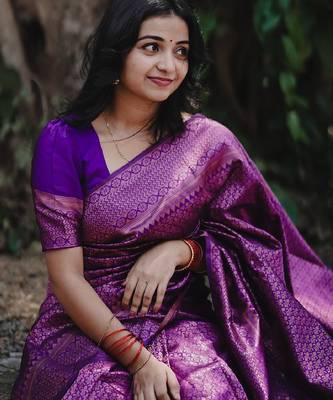 Purple silk blend banarasi saree with unstitched blouse piece 4