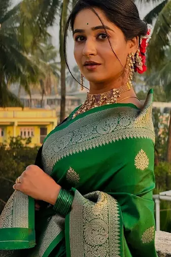 Green silk blend banarasi saree with unstitched blouse piece