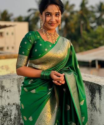 Green silk blend banarasi saree with unstitched blouse piece 1