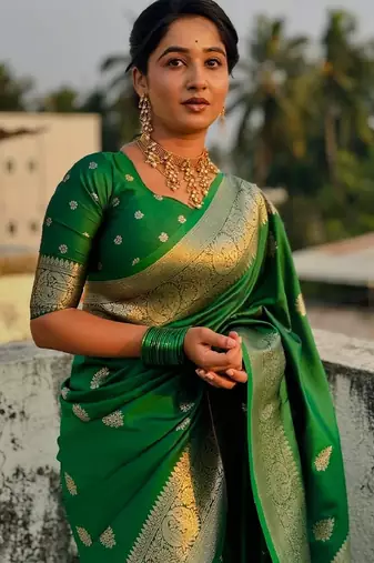 Green silk blend banarasi saree with unstitched blouse piece