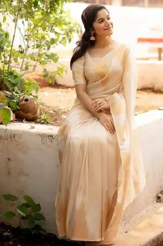 White silk blend banarasi saree with unstitched blouse piece