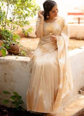 White silk blend banarasi saree with unstitched blouse piece 3