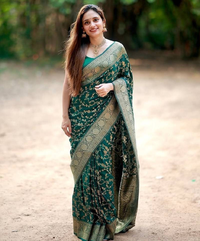 Green soft silk blend banarasi jacuard work designer party wear saree with unstitched blouse piece