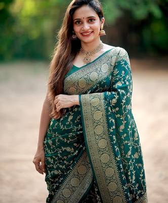 Green silk blend banarasi saree with unstitched blouse piece 2