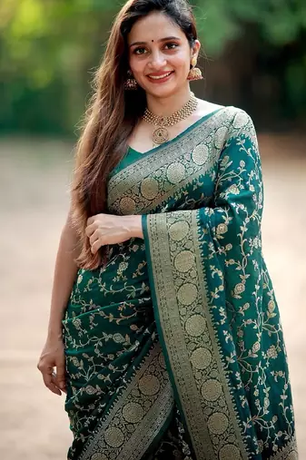 Green silk blend banarasi saree with unstitched blouse piece