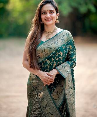 Green silk blend banarasi saree with unstitched blouse piece 3