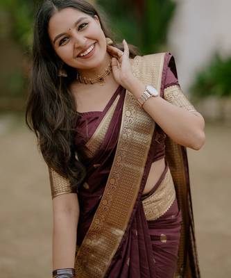 Maroon silk blend banarasi saree with unstitched blouse piece 4