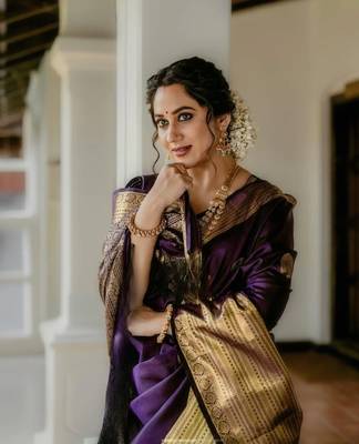 Purple silk blend banarasi saree with unstitched blouse piece 4