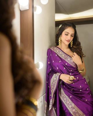 Purple silk blend banarasi saree with unstitched blouse piece 3