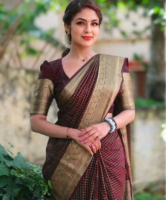 Maroon silk blend banarasi saree with unstitched blouse piece 1