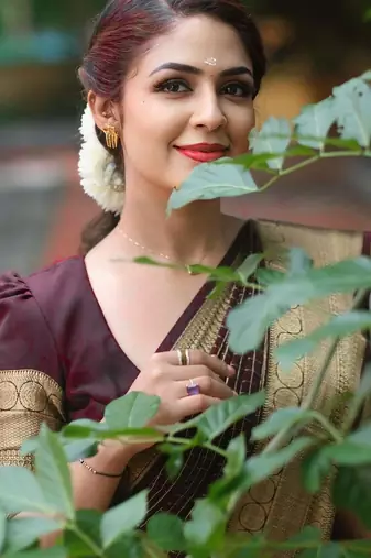 Maroon silk blend banarasi saree with unstitched blouse piece