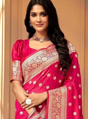 Pink silk blend banarasi saree with unstitched blouse piece 3