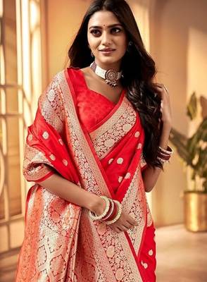 Red silk blend banarasi saree with unstitched blouse piece 2