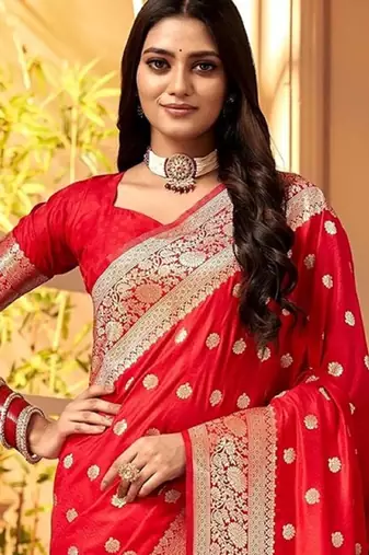 Red silk blend banarasi saree with unstitched blouse piece