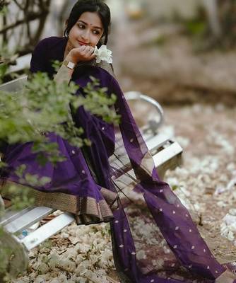 Purple silk blend banarasi saree with unstitched blouse piece 5