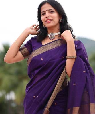 Purple silk blend banarasi saree with unstitched blouse piece 5