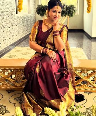 Maroon silk blend banarasi saree with unstitched blouse piece 1