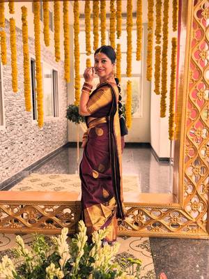 Maroon silk blend banarasi saree with unstitched blouse piece 2