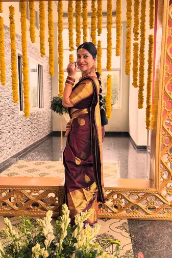 Maroon silk blend banarasi saree with unstitched blouse piece