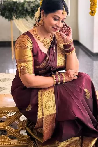 Maroon silk blend banarasi saree with unstitched blouse piece