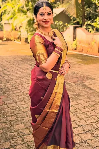 Maroon silk blend banarasi saree with unstitched blouse piece