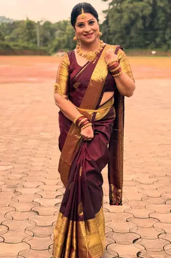 Maroon silk blend banarasi saree with unstitched blouse piece