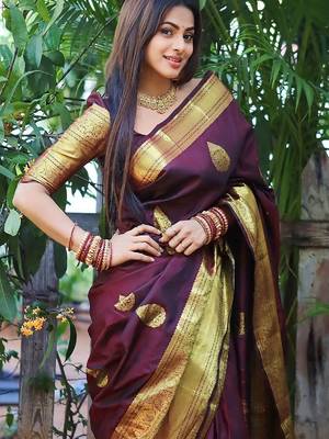 Maroon silk blend banarasi saree with unstitched blouse piece 5