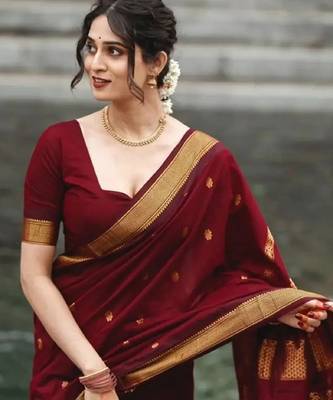 Maroon silk blend banarasi saree with unstitched blouse piece 2
