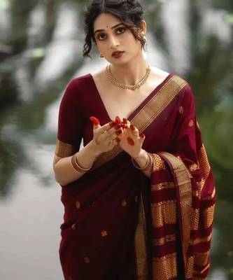 Maroon silk blend banarasi saree with unstitched blouse piece 3